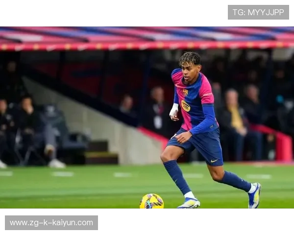 巴萨右路变化频繁，亚马尔的小范围处理极具灵性